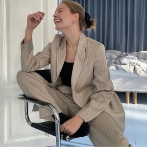 Munthe NWT Emphasis Pinstripe Blazer in Beige & Black 🤩